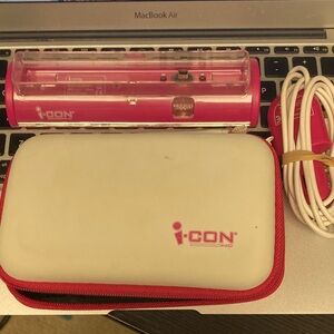 i-CON Pink and White Case with charging port and car charger for Nintendo DSi DS